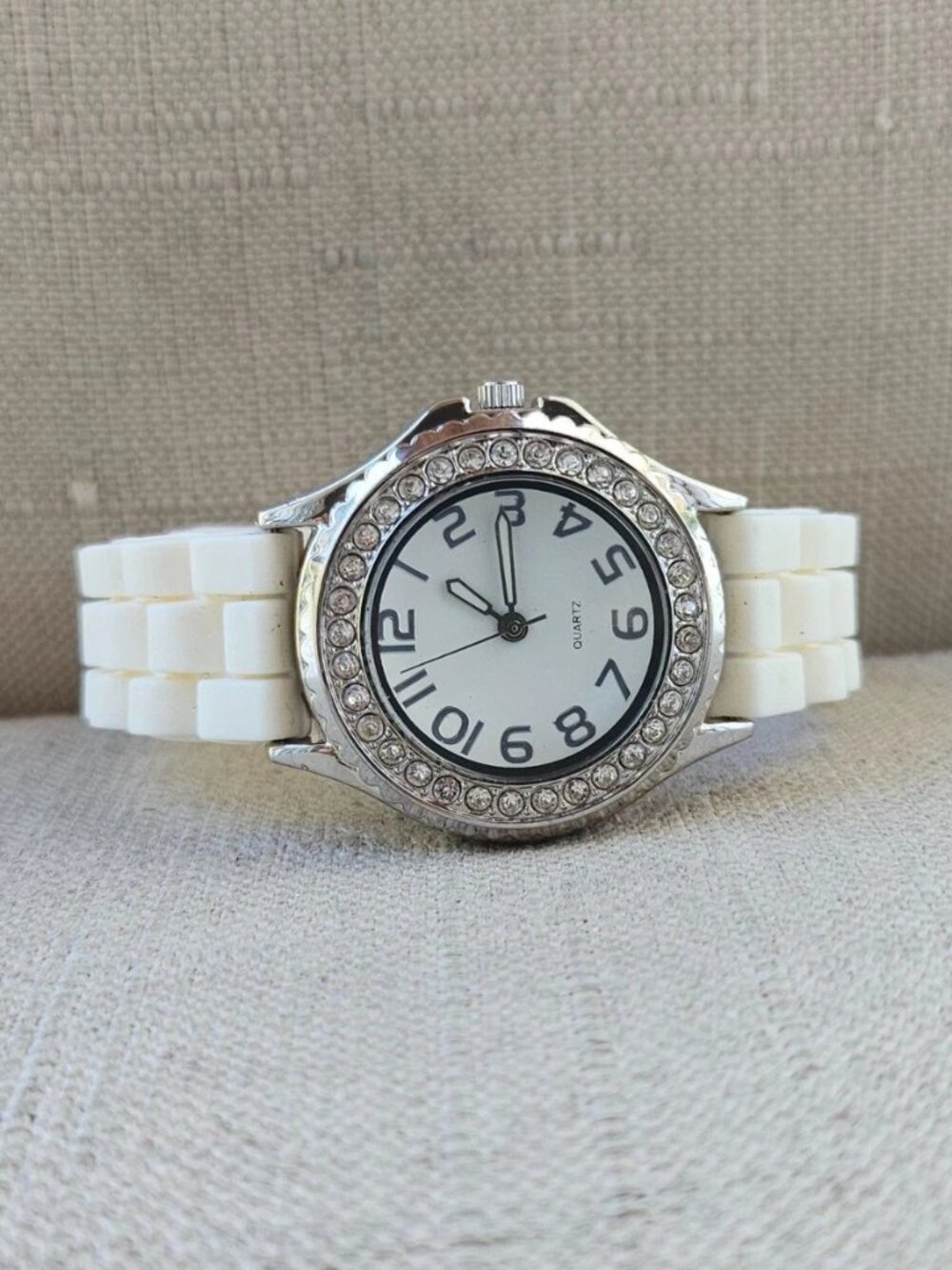 Women Wristwatch Fashion Jewelry White Rubber Strap Quartz Analog Wrist Watch - Picture 5 of 11
